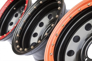 Диск УАЗ стальной черный 5x139,7 8xR16 d110 ET-19 с псевдо бедлоком (красный)