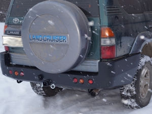 Бампер задний силовой Toyota Land Cruiser Prado 90/95 с доп. фонарями | Podgotoffka.Ru